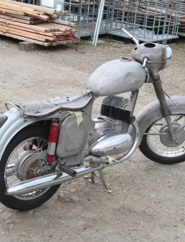 Foto k článku JAWA 350/354